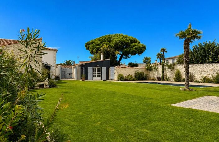 Bel emplacement pour ce Chai en plein coeur de la Flotte -  À Vendre — photo 3