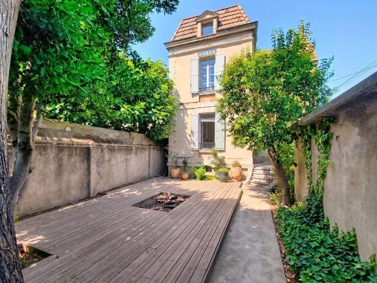 Avignon Extra-Muros, Maison de ville de caractère aux portes de l'intra-muros - 6 chambres - Jardin - Garage - — photo 1
