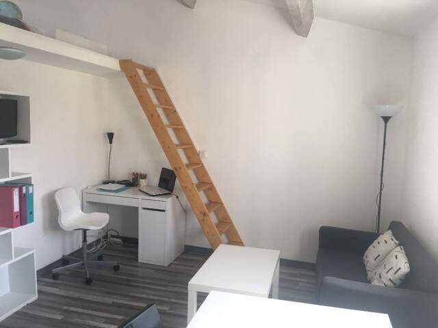 Studio meublé 16m² proche faculté — photo du bien