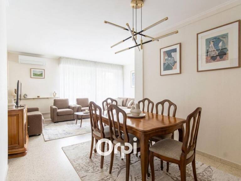 Grand appartement T3 de 86 m² — Résidence sécurisée entre Lepic et Figuerolles — photo 1
