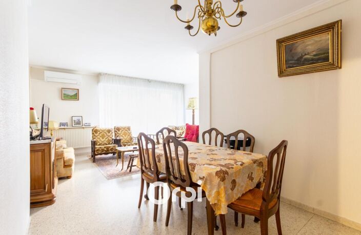 Grand appartement T3 de 86 m² — Résidence sécurisée entre Lepic et Figuerolles — photo 2
