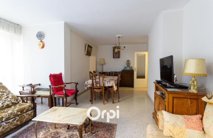 Grand appartement T3 de 86 m² — Résidence sécurisée entre Lepic et Figuerolles — photo 3
