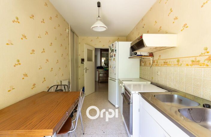 Grand appartement T3 de 86 m² — Résidence sécurisée entre Lepic et Figuerolles — photo 5