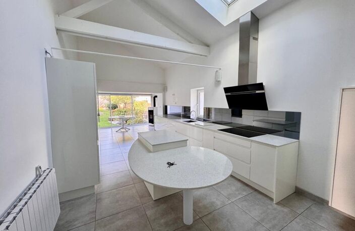 🏡 PUYOÔ – VOLUMES, CHARME & FORT POTENTIEL LOCATIF ! — photo 5