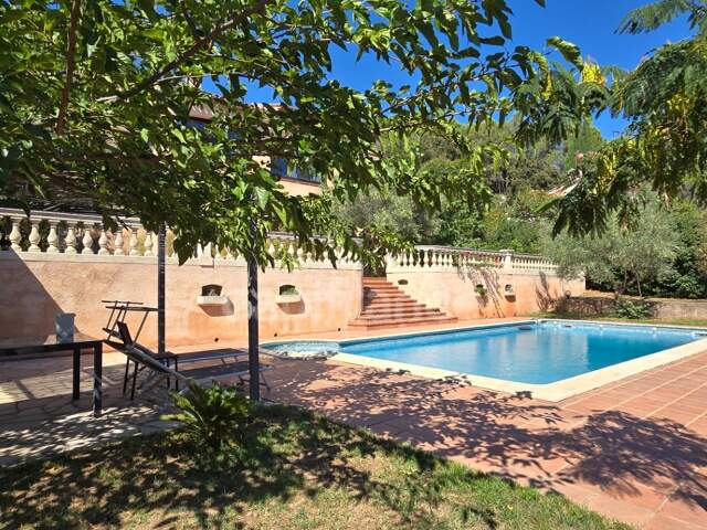 Maison à vendre 6-7 pièces + Piscine Terrain 1400m² CARNOULES (83) — photo du bien