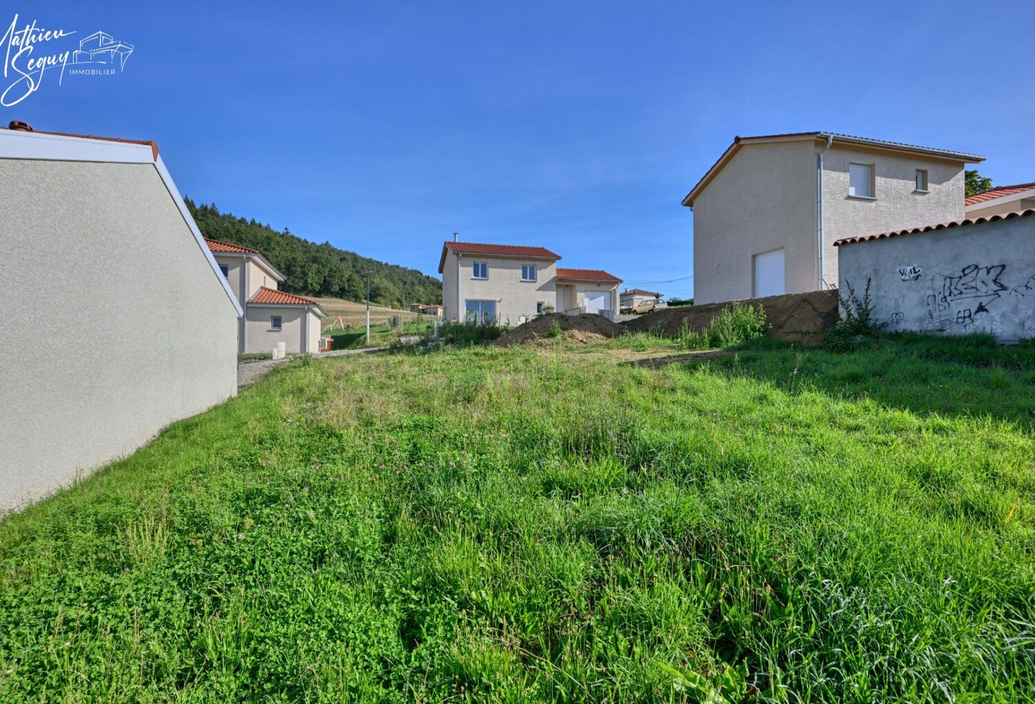 Terrain constructible dans un village convivial — photo 1