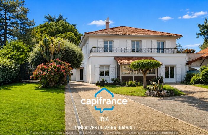 Maison familiale 300m², 6 chambres, piscine et appartement indépendant - SAINTE LIVRADE SUR LOT (47) — photo 2