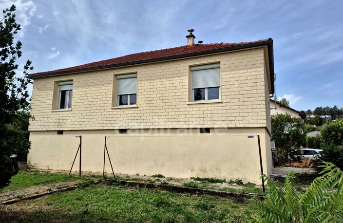 Une maison chaleureuse avec jardin arboré, proche de toutes les commodités ! — photo 2
