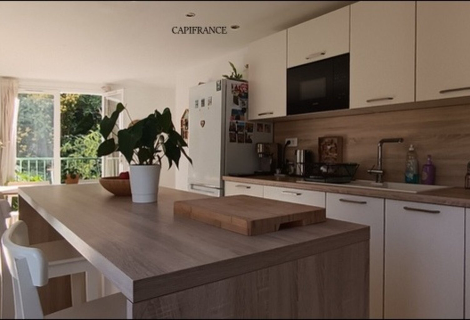 A ST CYR SUR MER (83) Superbe duplex rénové de type 3 de 74 m² en centre ville, au 2ème étage — photo 1