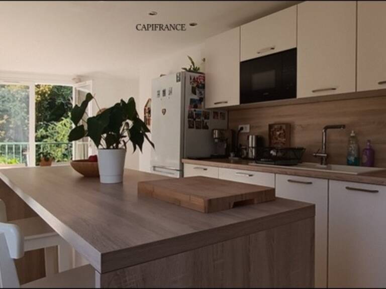 A ST CYR SUR MER (83) Superbe duplex rénové de type 3 de 74 m² en centre ville, au 2ème étage — photo 1