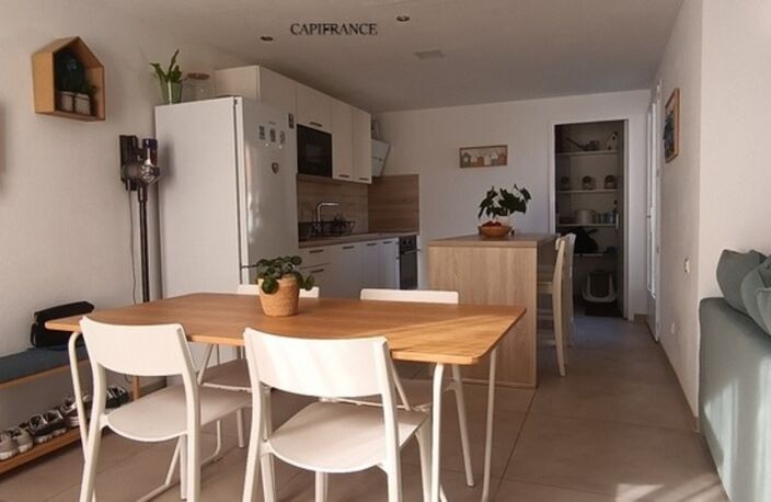 A ST CYR SUR MER (83) Superbe duplex rénové de type 3 de 74 m² en centre ville, au 2ème étage — photo 3