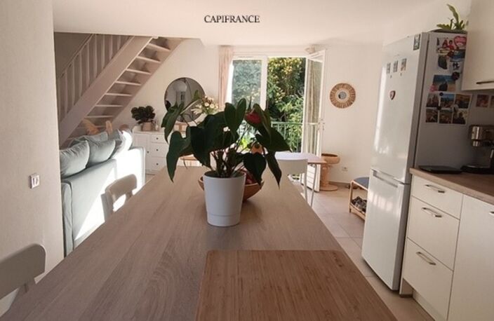 A ST CYR SUR MER (83) Superbe duplex rénové de type 3 de 74 m² en centre ville, au 2ème étage — photo 4