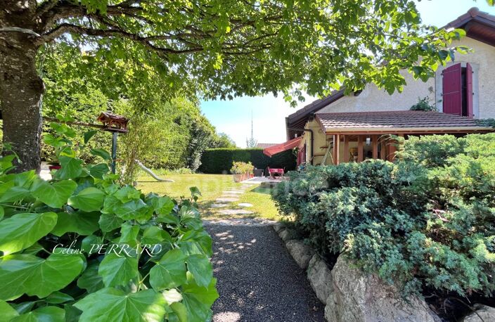 SAINT CERGUES (74), Un bien rare aux multiples possibilités ! 7 pièces avec un appartement indépendant + une bâtisse indépendante. surface : 194,26m² + 110m², Piscinable — photo 4