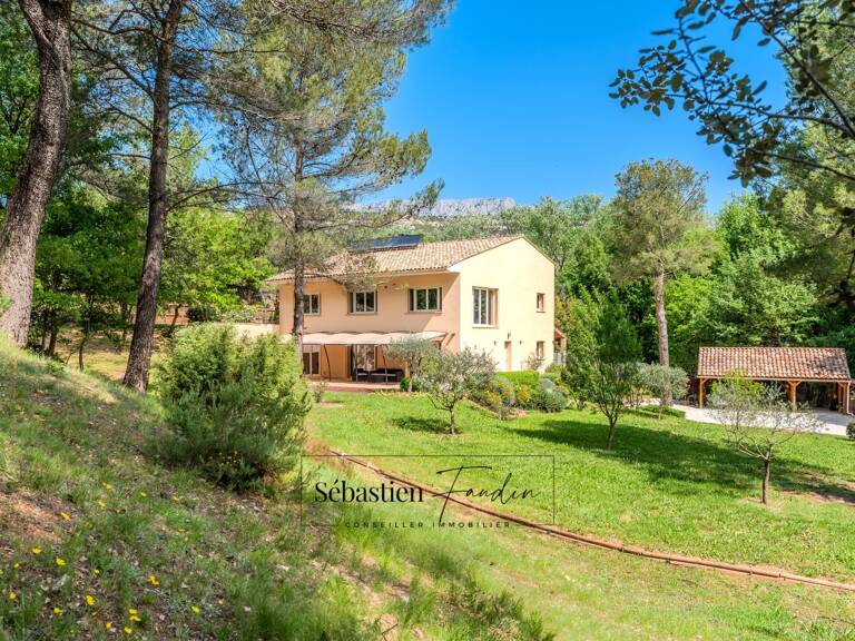 Domaine à vendre à Rousset à 15 minutes d'Aix-en-Provence - 8 000 m² - plusieurs logements - 262 m² habitables - calme absolu - amoureux de la nature — photo 1