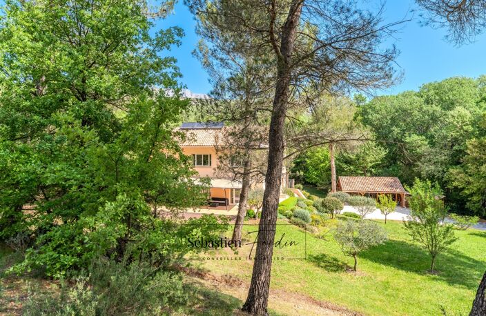 Domaine à vendre à Rousset à 15 minutes d'Aix-en-Provence - 8 000 m² - plusieurs logements - 262 m² habitables - calme absolu - amoureux de la nature — photo 2