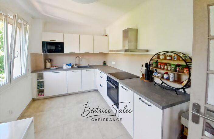 APPARTEMENT T4 110 m² ENTIÈREMENT RÉNOVÉ – VUES PANORAMIQUES SAINTE-VICTOIRE & MONT AURÉLIEN - jardin - parkings — photo 5