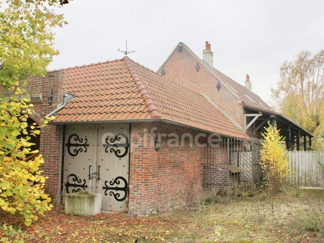 Local/bureau à vendre STEENWERCK (59) Corps de ferme au carré pour un usage mixte sur une parcelle de 27 474 m² — photo du bien