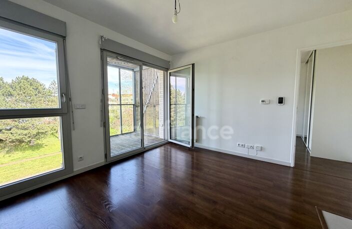 À vendre – Appartement 2 pièces dernier étage avec balcon, parking et prestations impeccables – Cergy — photo 4