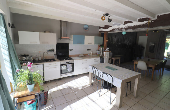 Environnement particulièrement calme avec une magnifique vue dégagée à CURCIAT DONGALON – 181 m² habitables sur 6970 m² de terrain — photo 5