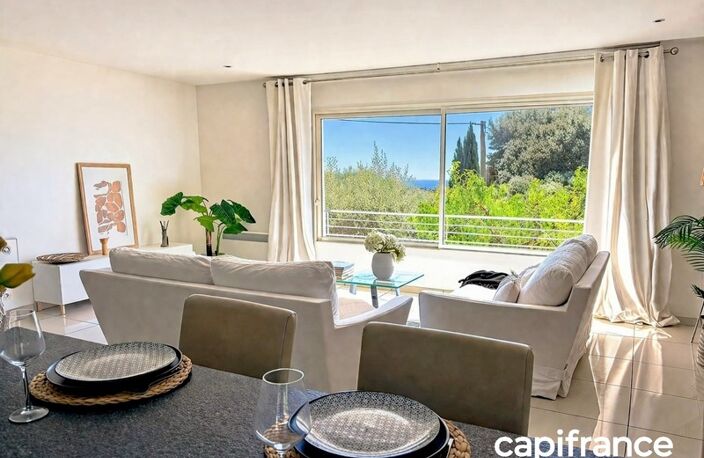 Maison à vendre à CEYRESTE (13), village à pied, vue mer, 3 chambres, terrasse, jardin, carport, atelier — photo 2