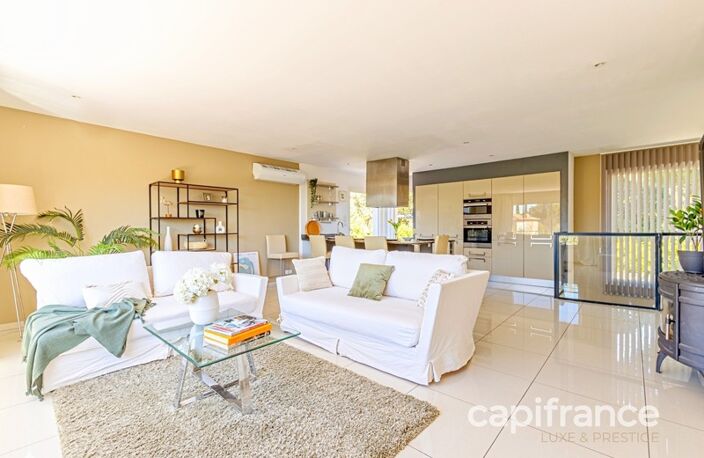 Maison à vendre à CEYRESTE (13), village à pied, vue mer, 3 chambres, terrasse, jardin, carport, atelier — photo 4