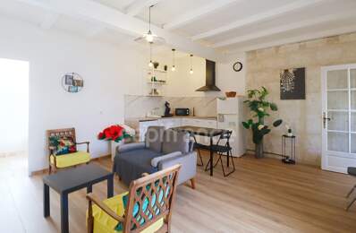 GARD (30) AIGUES−MORTES (30220) intra-muros à vendre appartement T4 ~40 m2, 1 chambres et terrasse, 1er étage — photo du bien