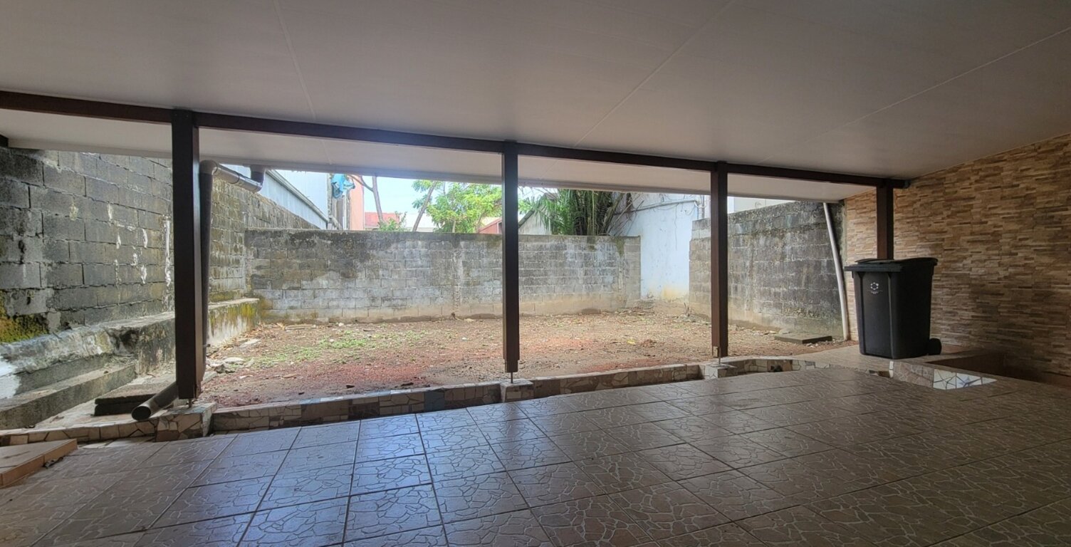 APPARTEMENT T2 AVEC GRANDE TERRASSE COUVERTE ET JARDIN PRIVATIF — photo 1