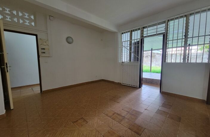 APPARTEMENT T2 AVEC GRANDE TERRASSE COUVERTE ET JARDIN PRIVATIF — photo 3