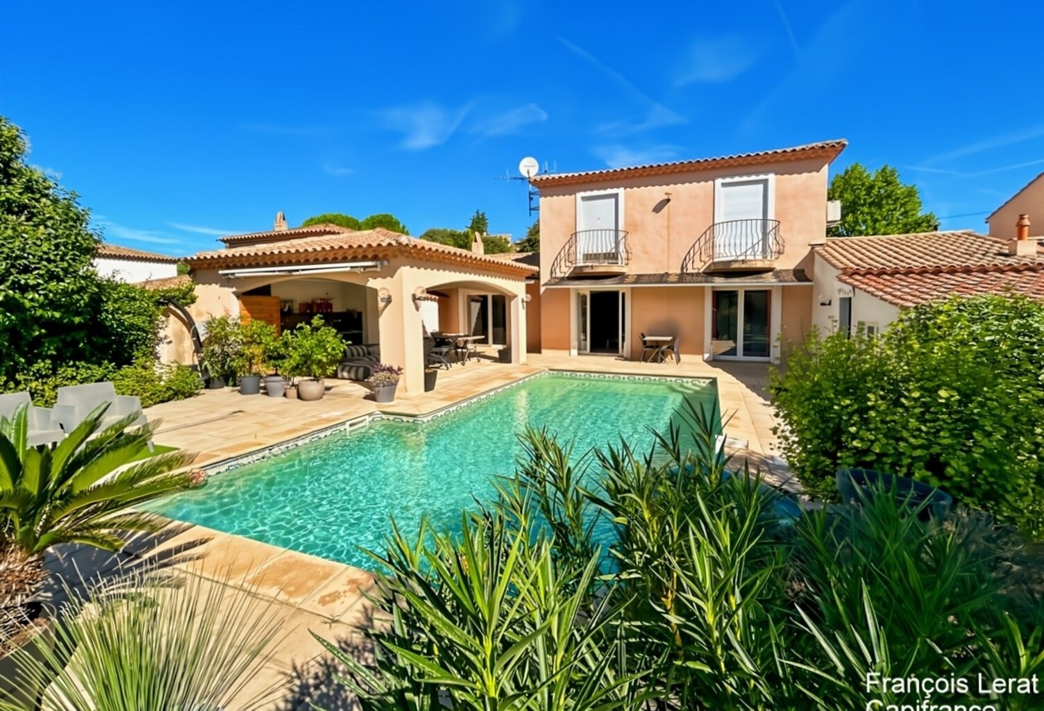 Maison de ville provençale à vendre 5 pièces DRAGUIGNAN (83) avec piscine et jardin arboré- 127,61 m2 loi Carrez - 470 000 € honnoraires d'agence inclus — photo 1