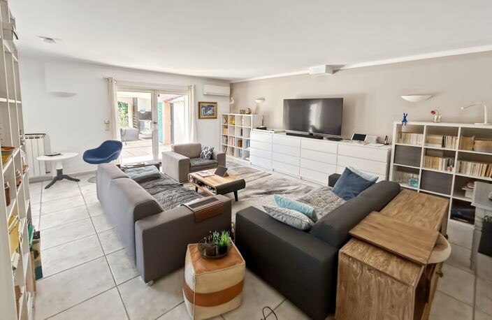 Maison de ville provençale à vendre 5 pièces DRAGUIGNAN (83) avec piscine et jardin arboré- 127,61 m2 loi Carrez - 470 000 € honnoraires d'agence inclus — photo 5