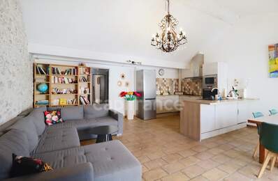 GARD (30) AIGUES−MORTES (30220) intra-muros A vendre appartement T4 ~97 m2, 4 chambres et terrasse de 8.5 m2 — photo du bien