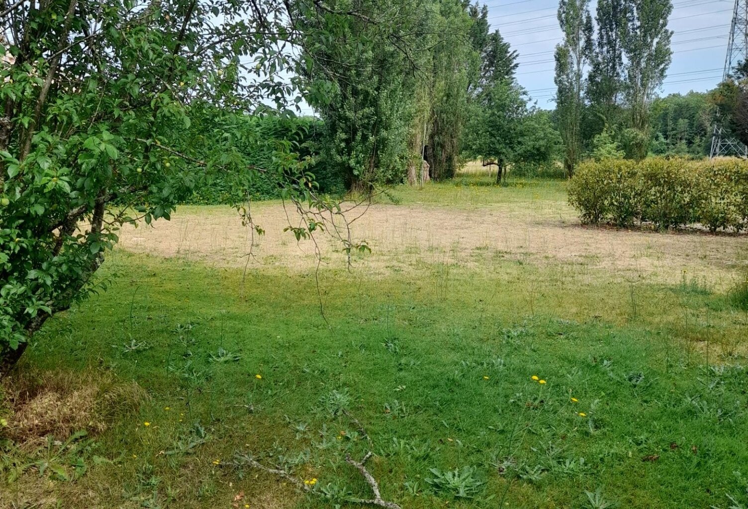 Terrain de 400 m² libre de constructeur — photo 1