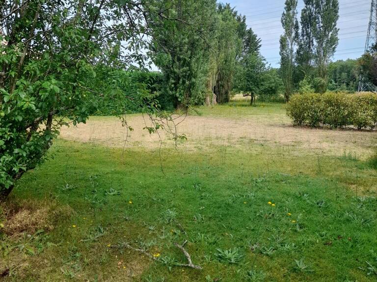 Terrain de 400 m² libre de constructeur — photo 1