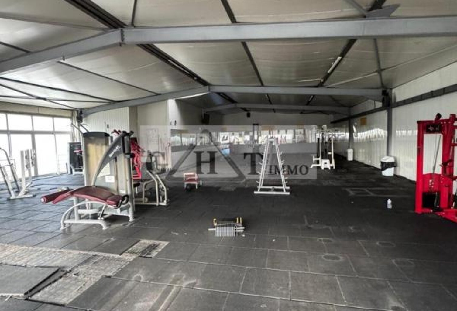 Local ERP 780 m² – À louer A Neuilly Sur Marne — photo 1