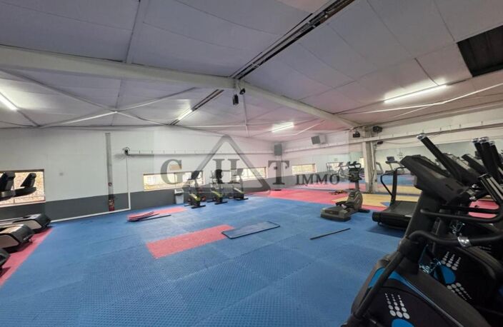 Local ERP 780 m² – À louer A Neuilly Sur Marne — photo 2