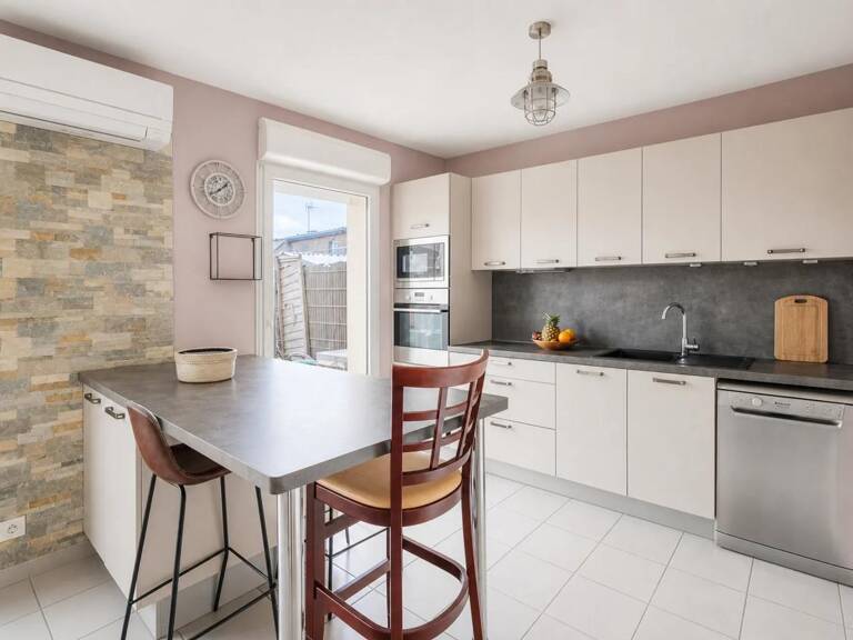 Maison de 4 pièces de 82 m² à Carbon-Blanc — photo 1