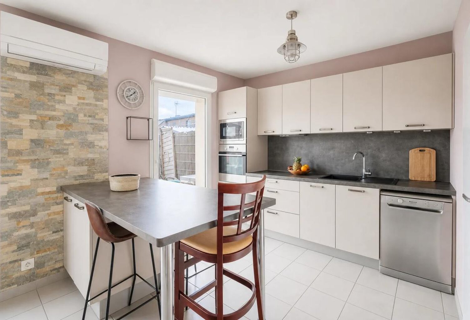 Maison de 4 pièces de 82 m² à Carbon-Blanc — photo 1