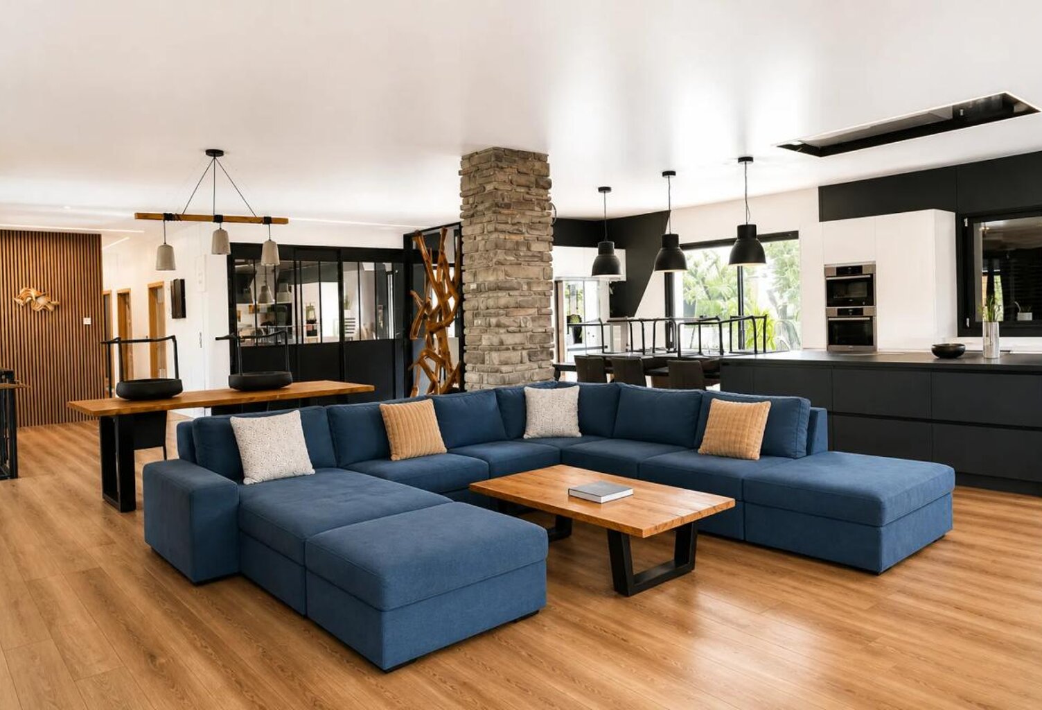 Maison de 7 pièces de 360 m² à Moncourt-Fromonville — photo 1