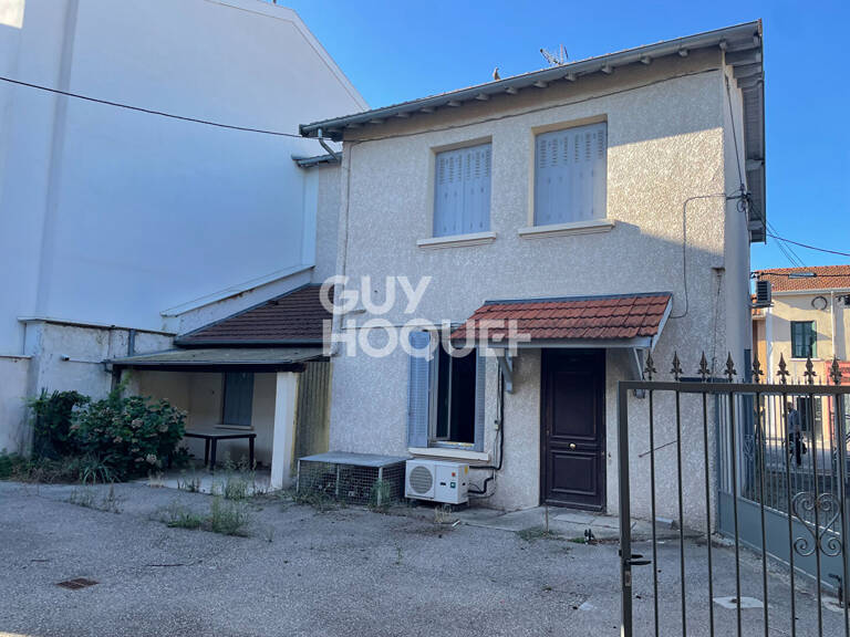 Immeuble avec commerce , logement et dépendance à Saint Laurent de Mure - Réf 4730 - 395 000  — photo 1