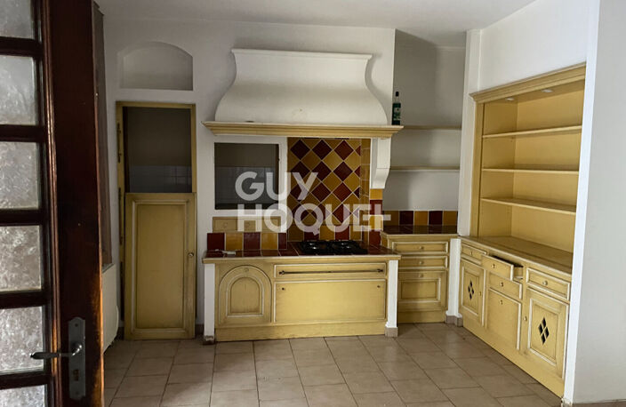 Immeuble avec commerce , logement et dépendance à Saint Laurent de Mure - Réf 4730 - 395 000  — photo 3