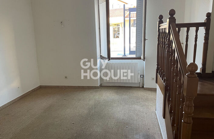 Immeuble avec commerce , logement et dépendance à Saint Laurent de Mure - Réf 4730 - 395 000  — photo 5