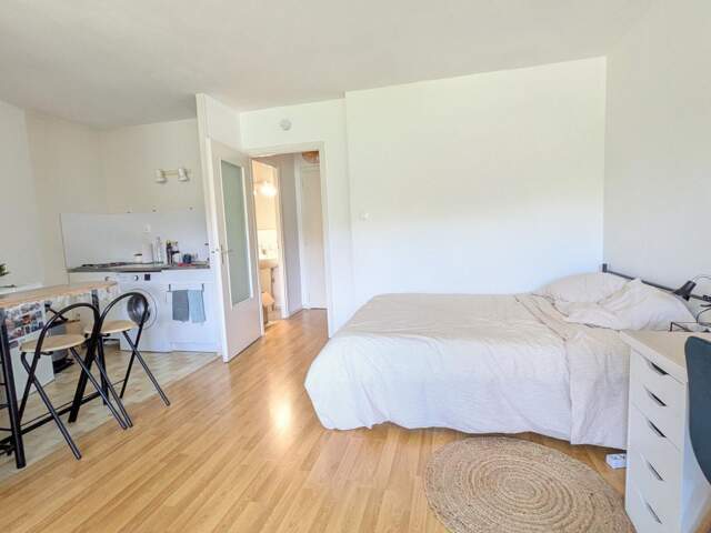 Appartement À Vendre — photo du bien