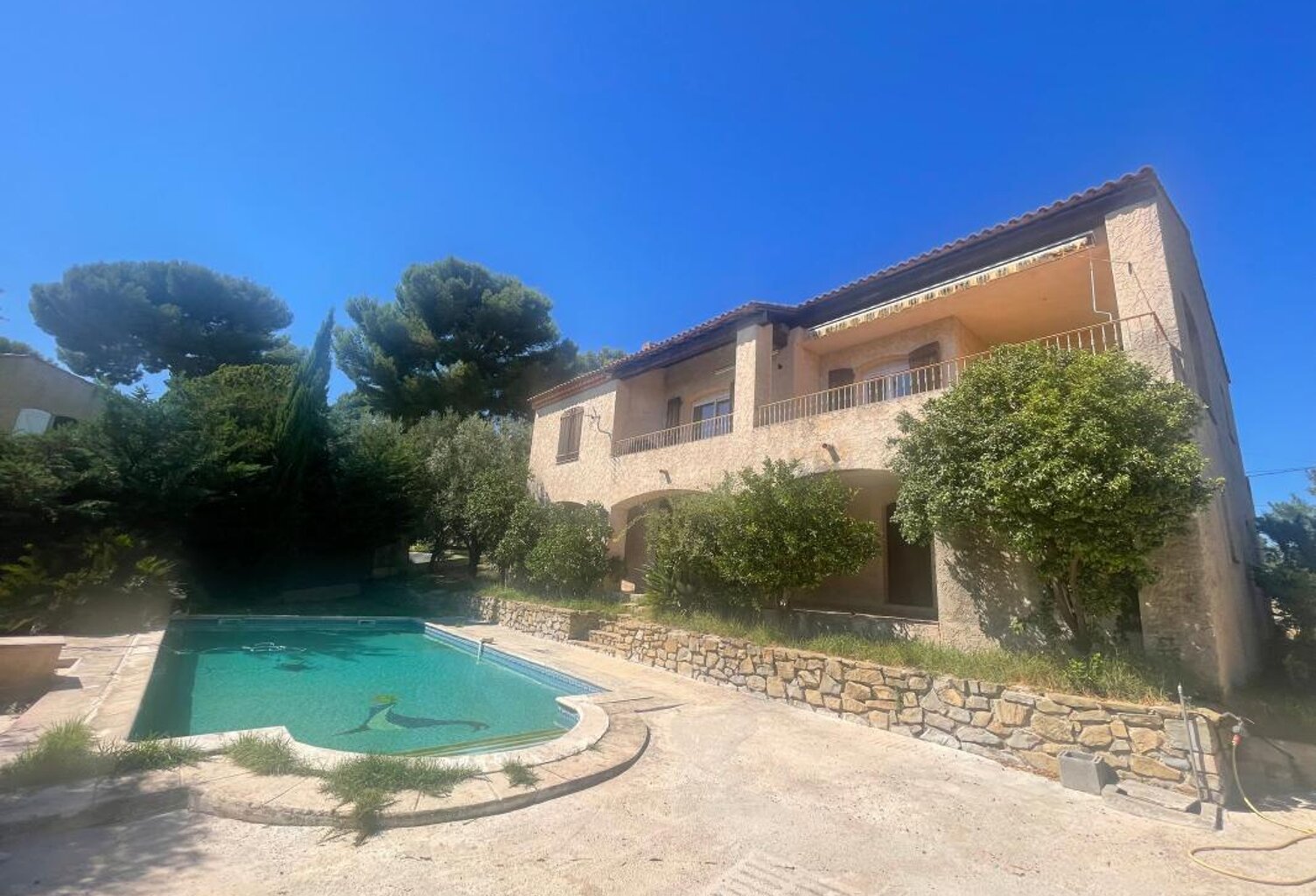 A VENDRE LA SEYNE SUR MER 83500 GRANDE MAISON FAMILIALE AVEC PISCINE  GARAGE — photo 1