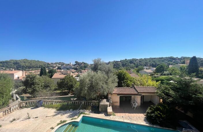 A VENDRE LA SEYNE SUR MER 83500 GRANDE MAISON FAMILIALE AVEC PISCINE  GARAGE — photo 2