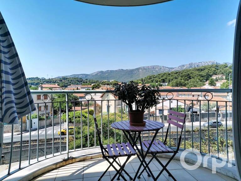 à vendre sur TOULON OUEST Appartement de type 2 avec balcon et parking privé en sous sol — photo 1