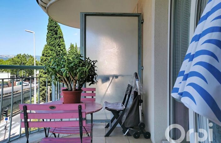 à vendre sur TOULON OUEST Appartement de type 2 avec balcon et parking privé en sous sol — photo 2