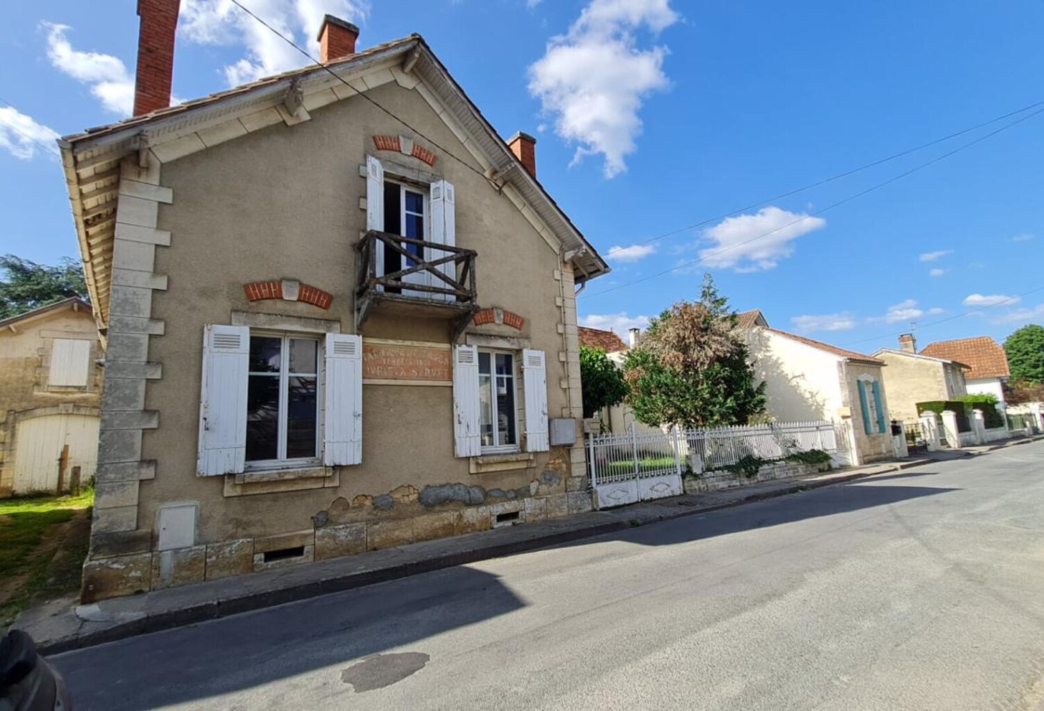 24400  Mussidan Maison  style année 30 proche centre ville.  5 pièces 135 m2 dépendance et jardin — photo 1