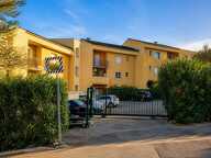 Appartement Cogolin 3 pièce(s) 56.74 m2 Coup de Coeur dans quartier résidentiel  sécuriser avec place de parking situé en rez de jardin avec  jardin de 27 m2 ensoleillé  Trés bon état clé en main avec fort rendement locatif  situé à 5 minutes des commerc — photo 3