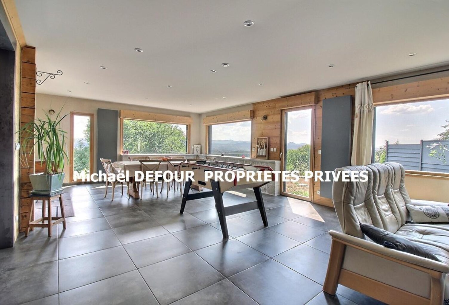 Lapte 43200 Maison en madriers de bois de 172 m² 4 chambres sur 1134 m² de terrain — photo 1