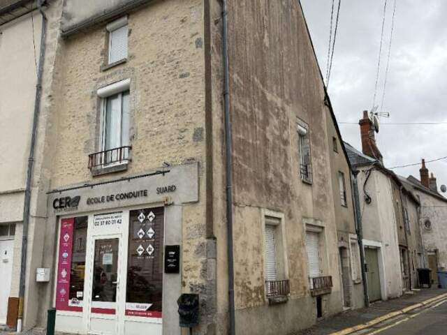 Immeuble avec local commercial et appartement de 3 pièces indépendant — photo du bien